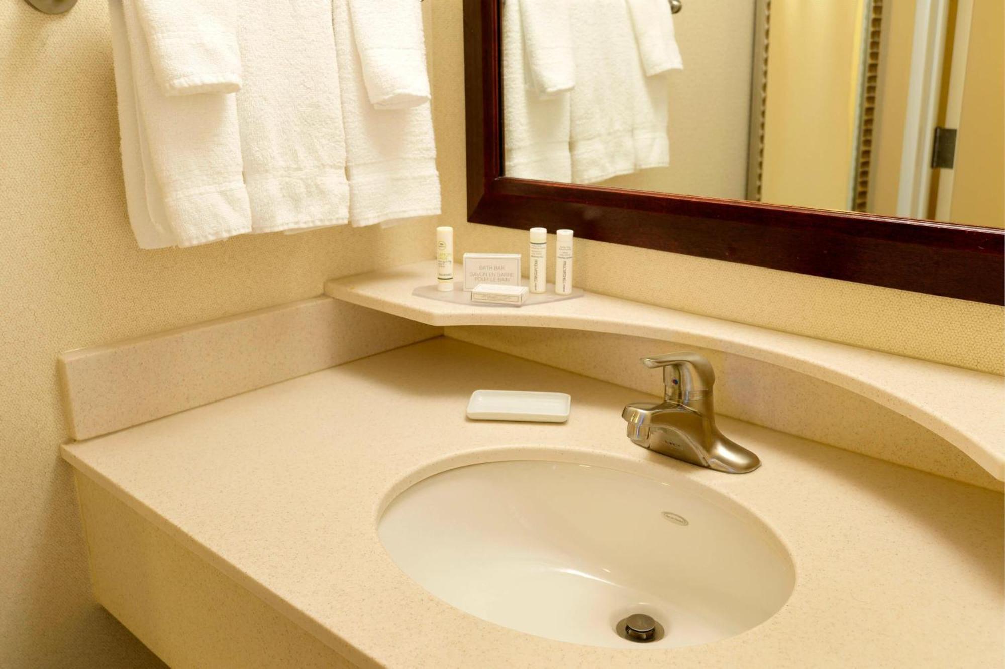 Springhill Suites Терре-Хот Экстерьер фото